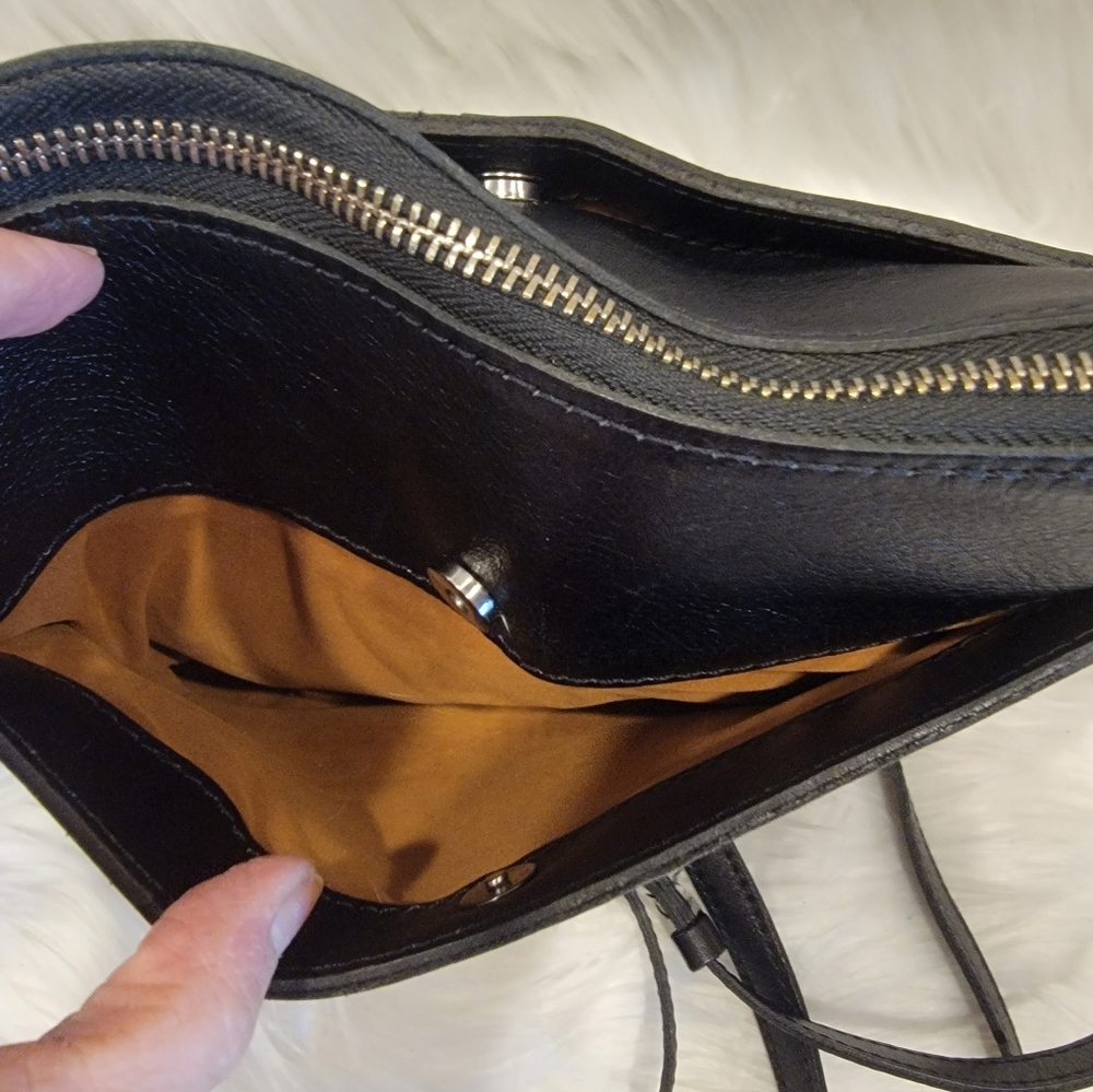 Patricia Nash Heritage Horseshoe Medallion Nazaire Leather Crossbody Black 🖤 🐴 - Picture 10 of 15